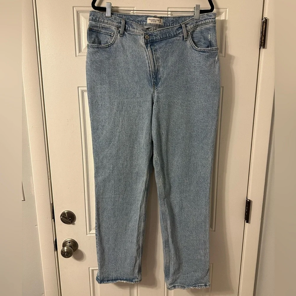 Abercrombie & Fitch Size 33 16 Ultra High Rise 90s Straight Jean jeans A&F‎